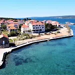 Lanterna - Sea View & Near Pašman