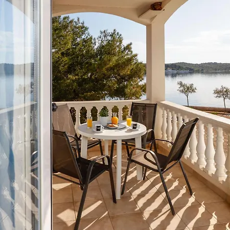 Lägenhet Lanterna - Sea View&near Pašman