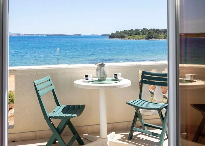 Lanterna - Sea View & Near *