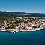Lanterna - Sea View & Near Pašman