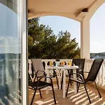 Lanterna - Sea View & Near