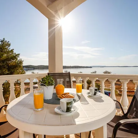 Apartment Lanterna - Sea View & Near Pasman