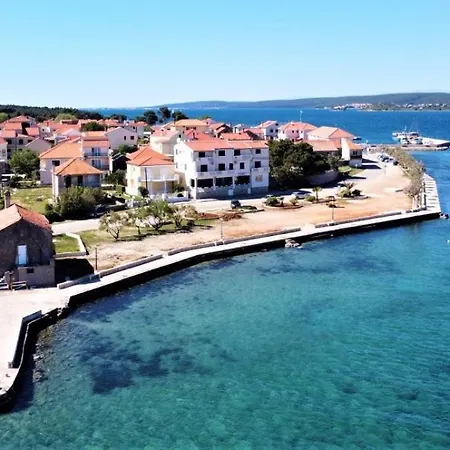 Lanterna - Sea View & Near Pasman