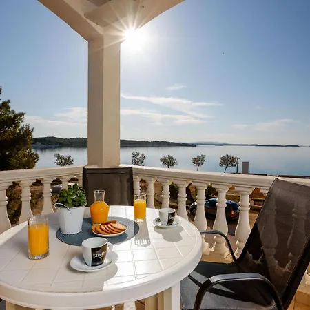 Lanterna - Sea View & Near *