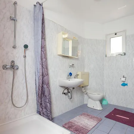 Lanterna - Sea View & Near Apartment Pasman