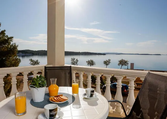 Lanterna - Sea View & Near *