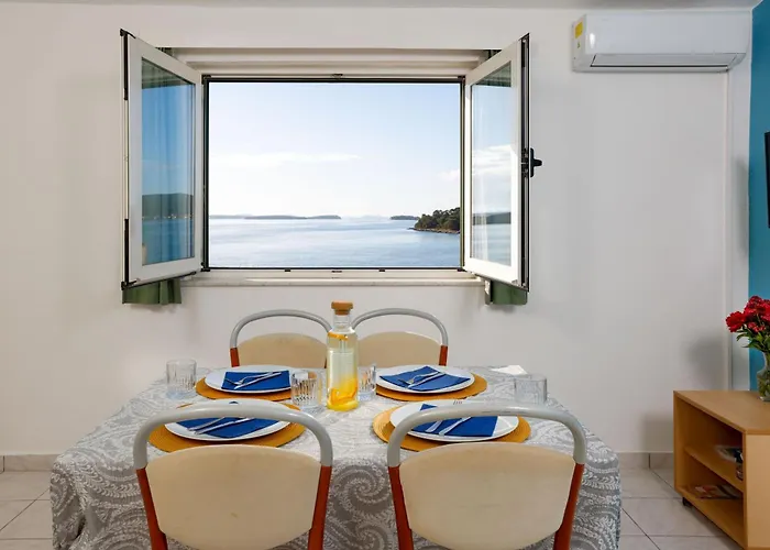 Lanterna - Sea View & Near *
