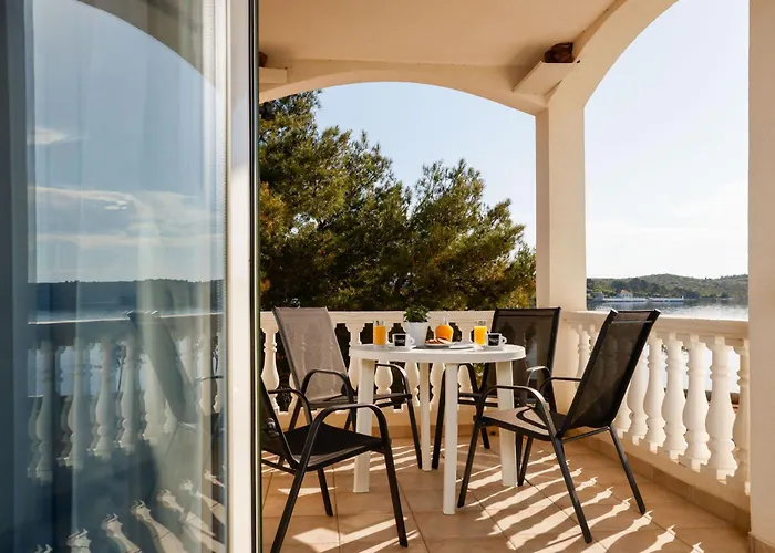 Lanterna - Sea View & Near